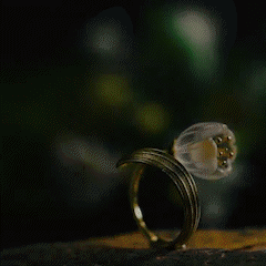 Elegant 18k gold rings for women with sophisticated design and casual style